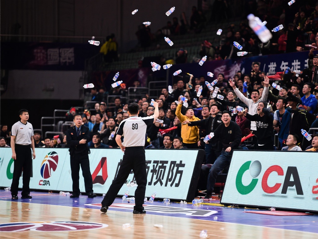 四川男篮因观众扰赛受罚 回顾近年来的类似事件,不难发现观众干扰比