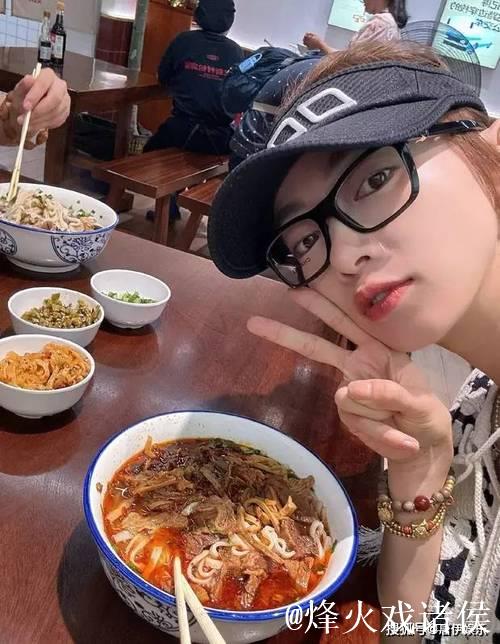 技术女神与粉丝互动的精彩瞬间 技术女神与粉丝互动的精彩瞬间