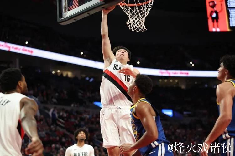 阿夫迪亚29+11+10杨瀚森仅得2分 开拓者险胜马刺 阿夫迪亚29+11+10杨瀚森仅得2分 开拓者险胜马刺